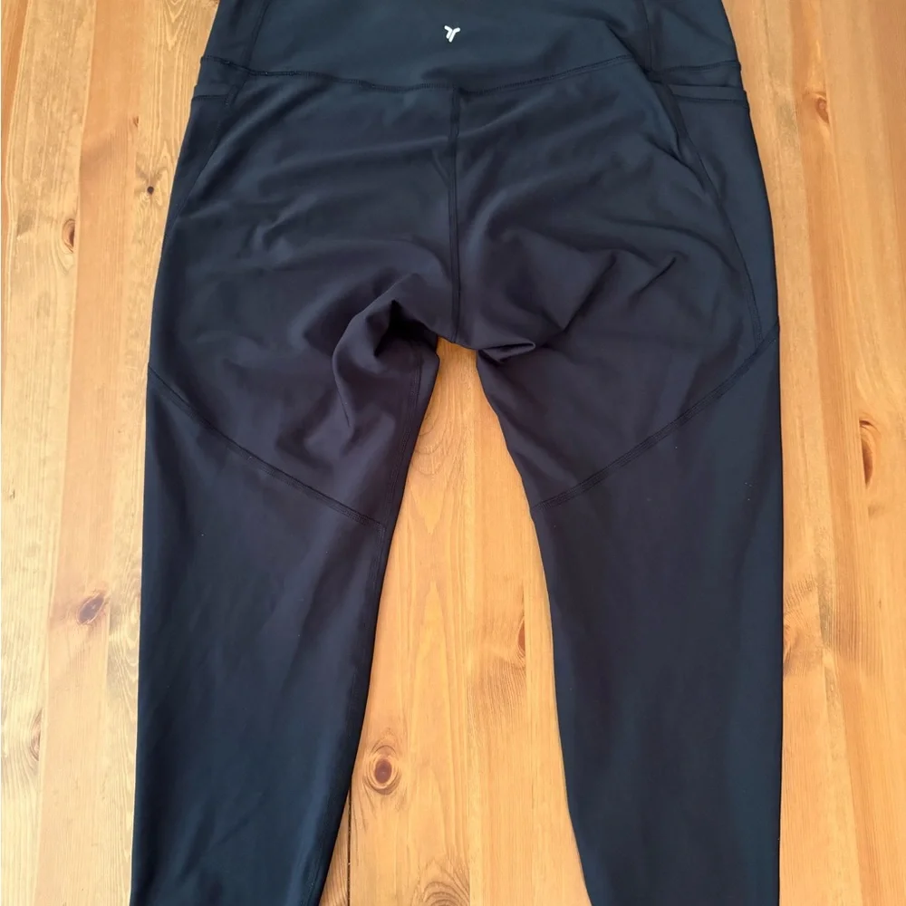 Old Navy Active Powersoft XL Petite High Rise Go-Dry Black cropped Leggings - Picture 2 of 6